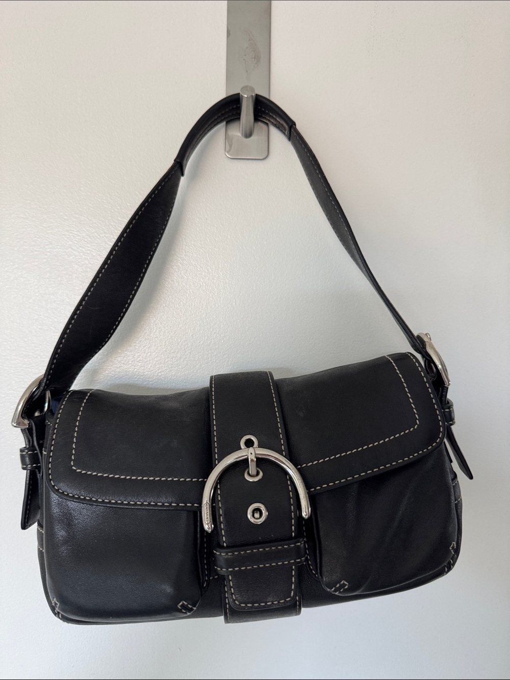 Coach Vintage Soho Leather Bag with Silver Tone Buckle MO4S-1446